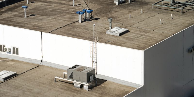 One of the differences between residential and commercial roofing